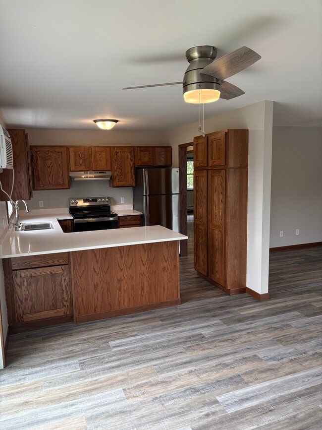 Kitchen - 803 Meadowview Ln
