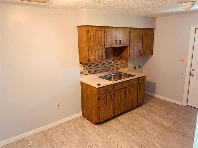 Foto del edificio - 6039 Crafton Dr