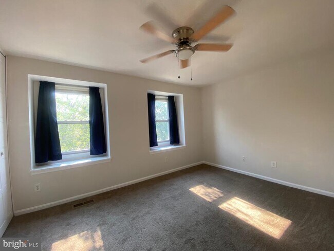 Building Photo - 1044 Ramsgate Ct