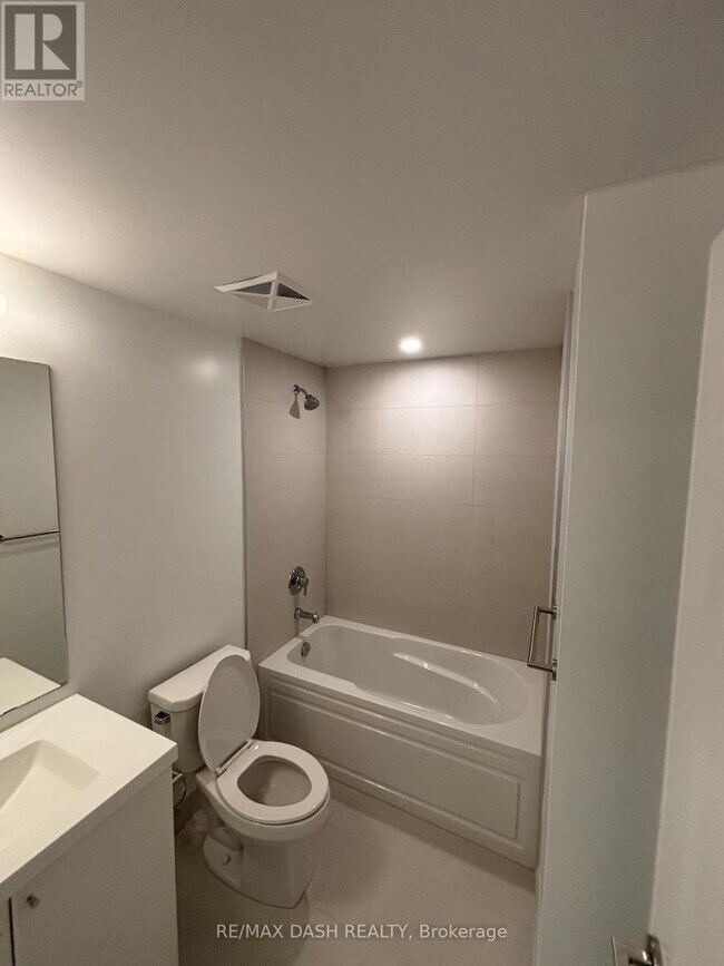 Photo du bâtiment - 2425-2425 Simcoe St N
