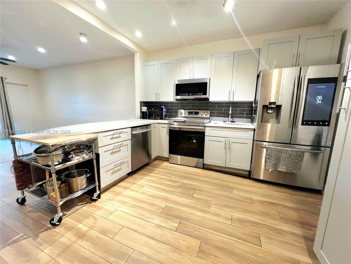 Primary Photo - 1600 NE 114th St