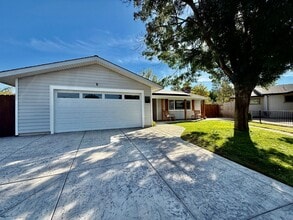 Building Photo - 310 Creekside Ct