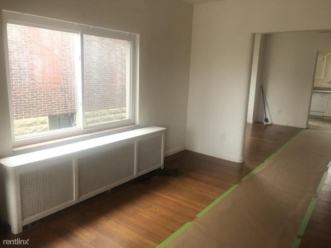 Foto del edificio - 6334 Crombie St