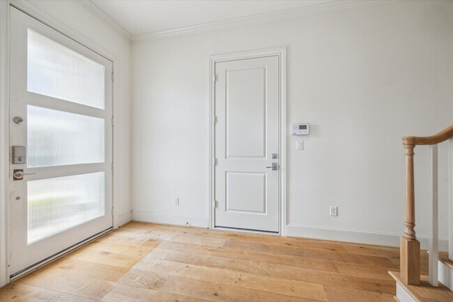 Foto del edificio - 1352 Kent Grv Pl