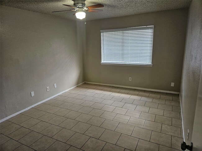 Foto del edificio - 10111 Wild Hollow Ln