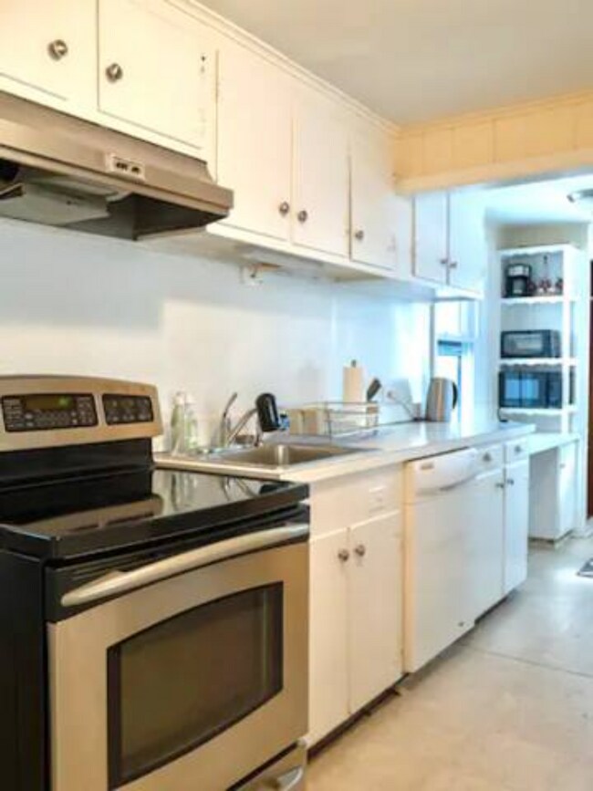 Kitchen - 134 Chatham Ter