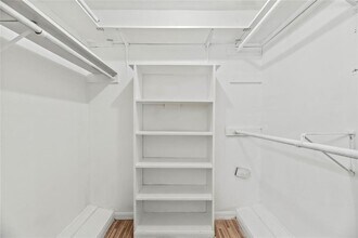 Building Photo - 2219 Briarview Dr