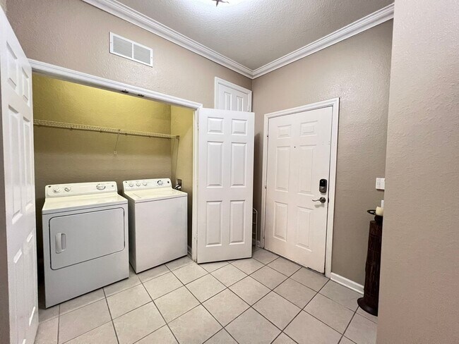 Foto del edificio - The perfect home waiting for you! FULLY FU...