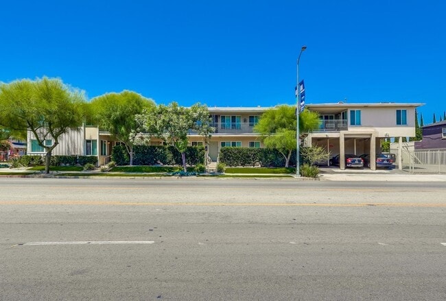 Interior Photo - 3121 W Slauson Ave