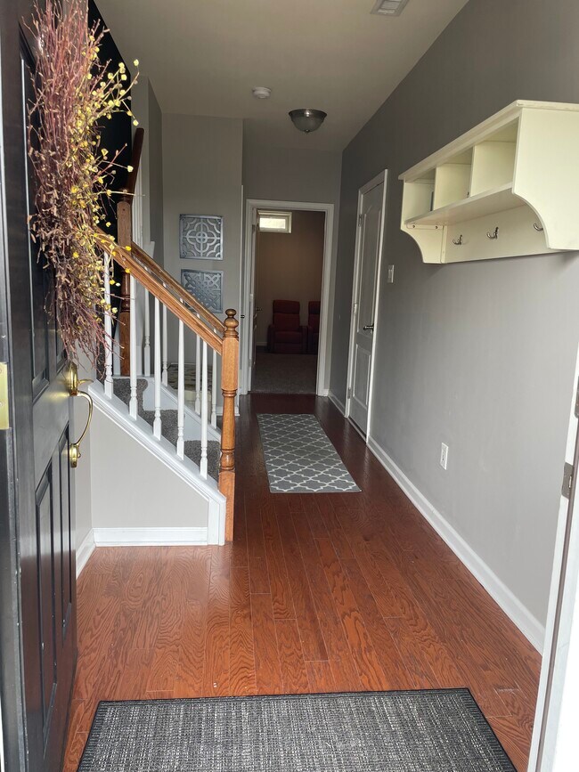 Building Photo - 6044 Valley Forge Dr