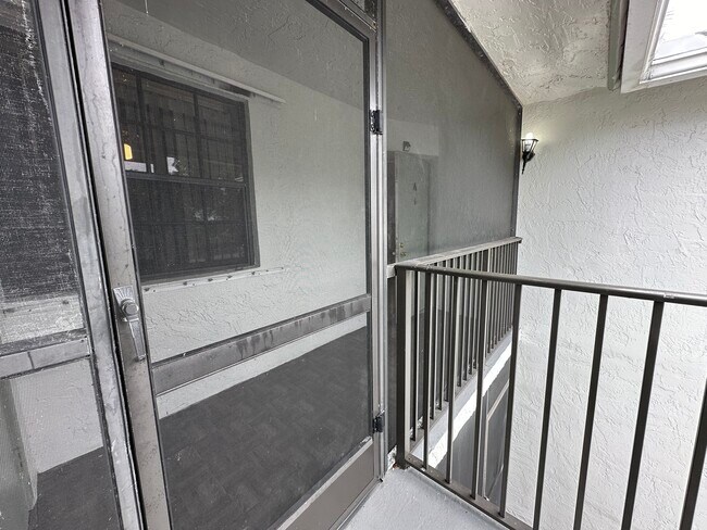 Foto del edificio - 1024 S Independence Dr