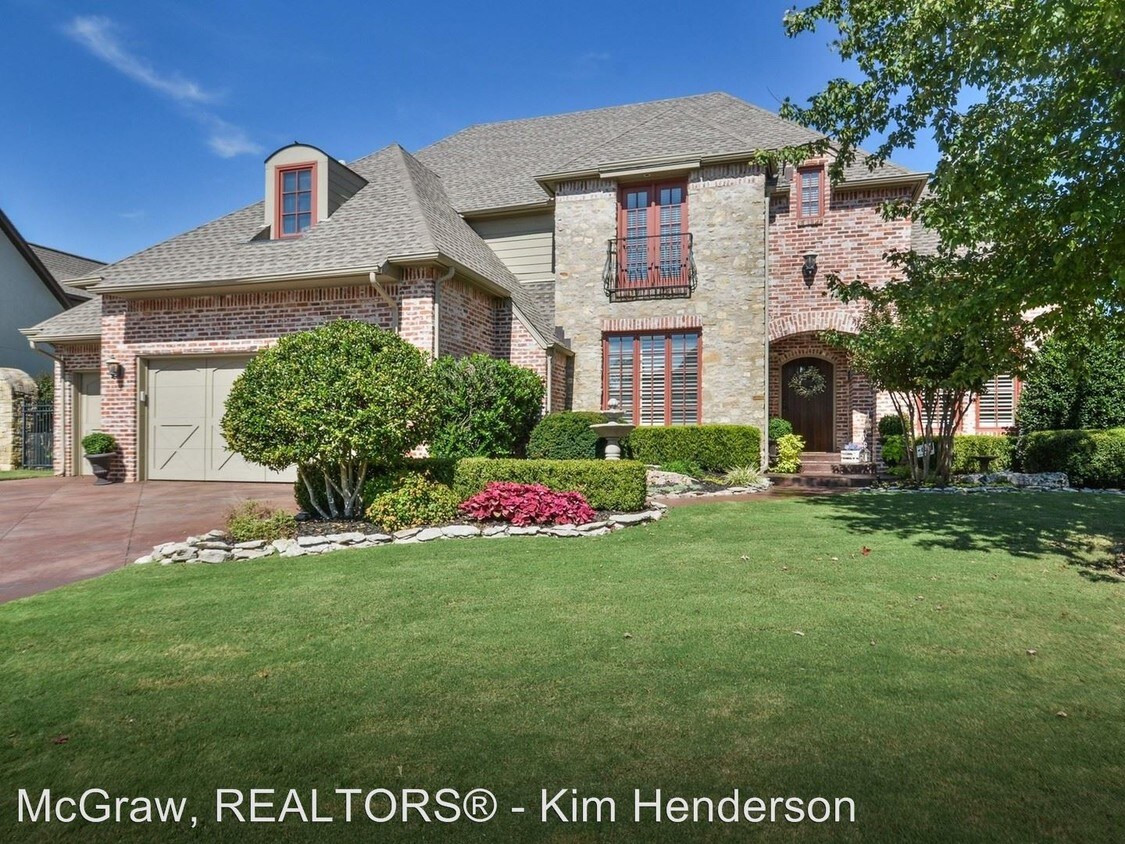 Foto principal - 5 br, 4 bath House - 8761 E. 105th Place