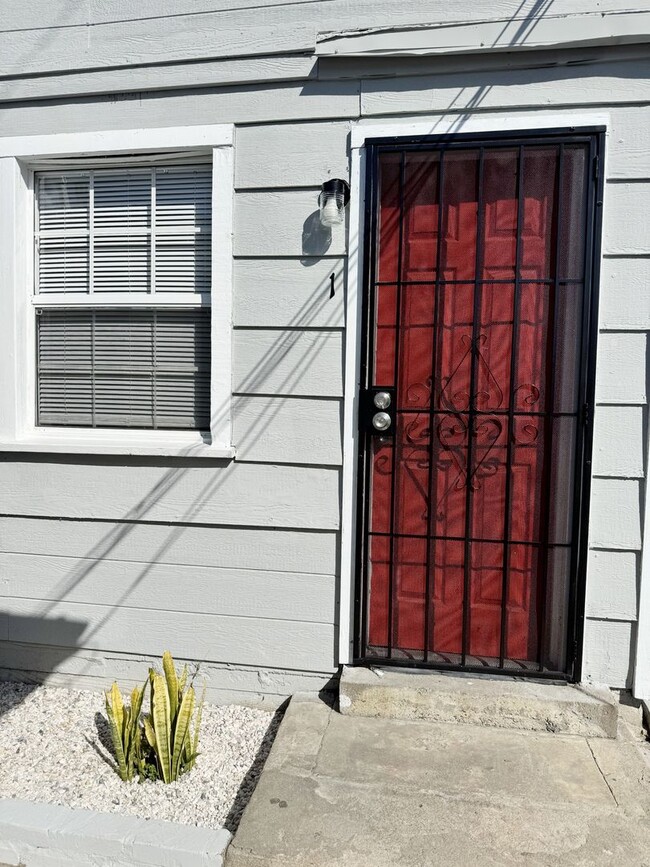 Building Photo - Charming Ground-Floor Apartment in Gated Community