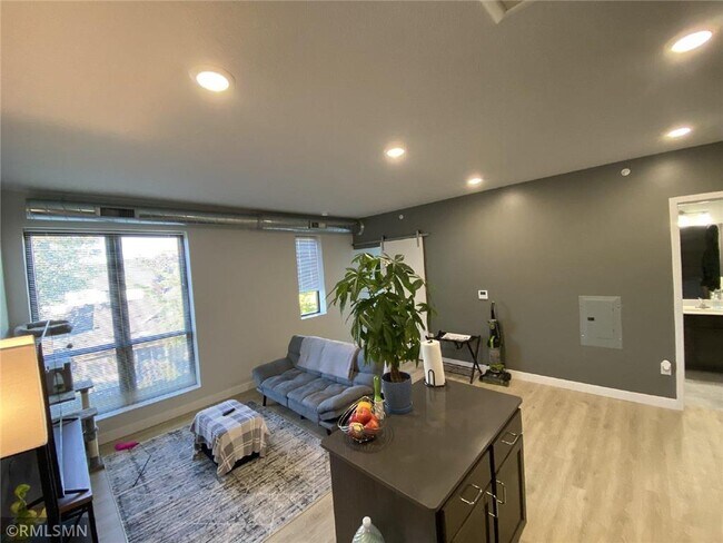 Foto del edificio - 3325 E 52nd St