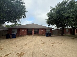 Building Photo - 2020 Legacy Ln