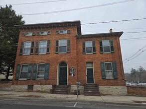 Building Photo - 127 Lincoln Way W