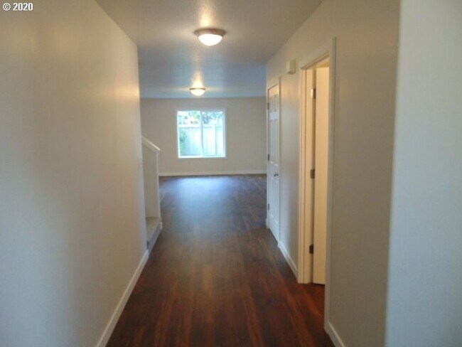 Foto del edificio - Beautiful 4 Bedroom Home with 2.5 Baths lo...