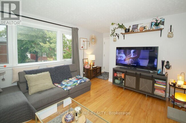 Photo du bâtiment - 2436-2436 Carlsen Ave