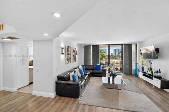 Foto del edificio - 3640 Yacht Club Dr