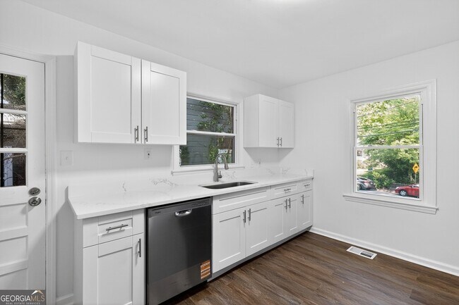 Building Photo - 2036 McPherson Dr
