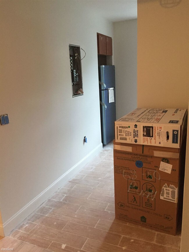 Building Photo - 2 br, 1 bath Apartment - 6850 Burns St Apt B1