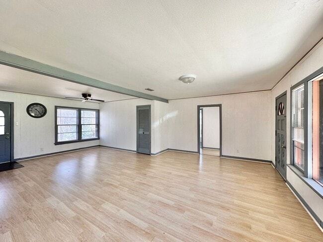 Building Photo - Available! 3/1.5 Single-Family Home in Tyler!