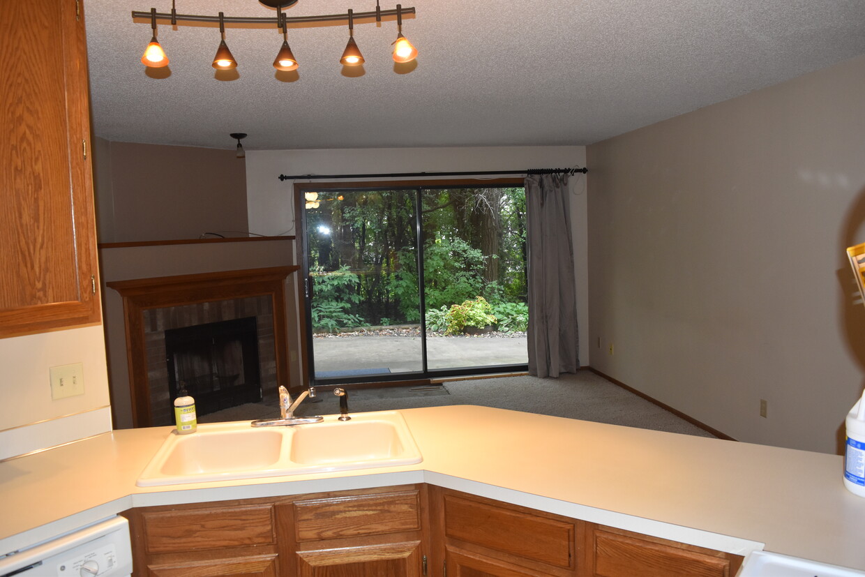 Livingroom/Patio - 3629 St. Francis Way Unit E