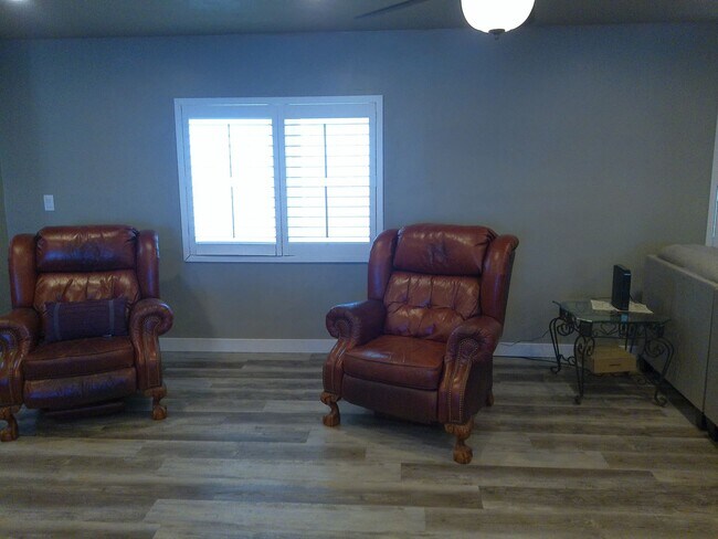 Foto del edificio - Spacious 4 bedroom 2 bath Double wide Available short term or long term