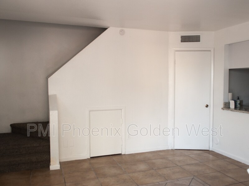 Primary Photo - 6302 N 64th Dr