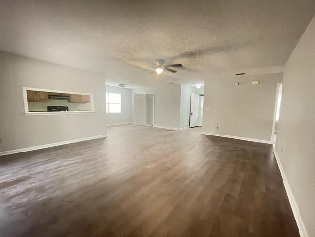 Building Photo - 904 Juniper Ave