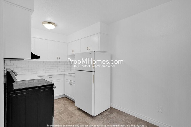 Foto del edificio - Freshly Renovated 2-Bedroom Apartment in C...