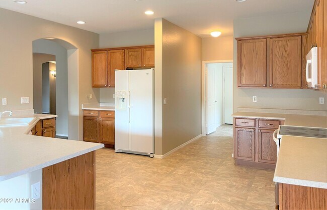 Foto del edificio - 2921 E Powell Way