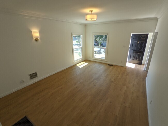Foto del edificio - 8311 W 1st St