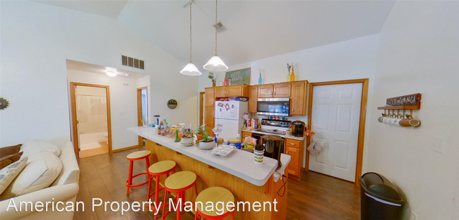 Building Photo - 4 br, 2 bath House - 631 Thurston St.