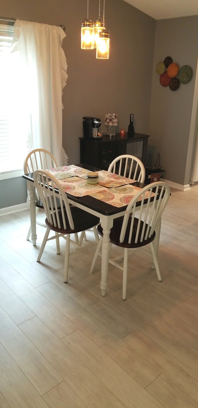 Dining Area - 110 Double Tree Dr