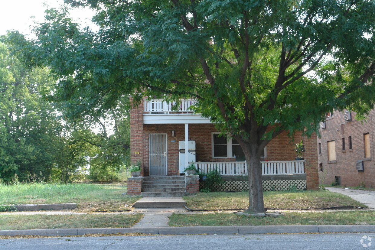 Primary Photo - 630 N Topeka St