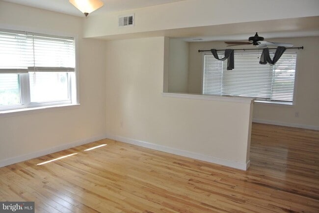 Building Photo - 6 Cobblestone Dr