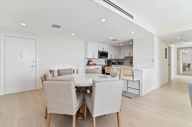 Building Photo - 2600 N Flagler Dr