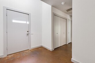 Building Photo - 2605 Calumet St