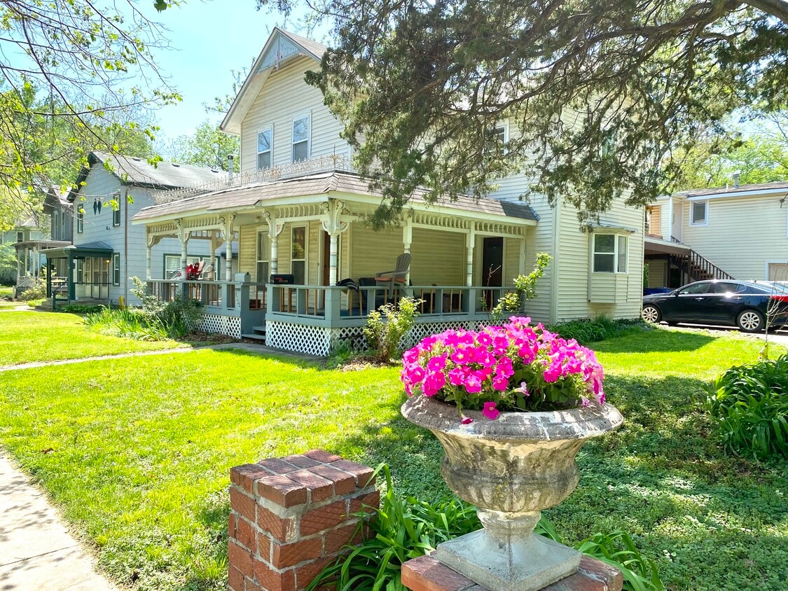 1535 Massachusetts St, Lawrence, KS 66044 House Rental in Lawrence
