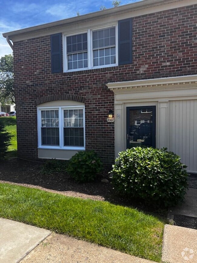 Building Photo - 8501 Westover Ct