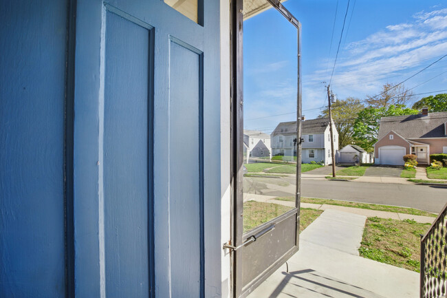 Building Photo - 128 Thomas St