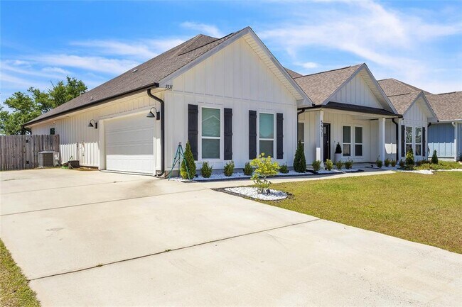 Foto del edificio - 5531 Blake Ln