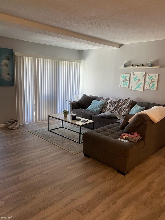 Building Photo - 1 br, 1 bath Condo - Pine Ridge Condominiums
