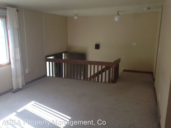 Building Photo - 3 br, 1.5 bath House - 24 Russell Court South