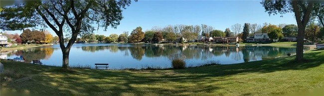 Foto del edificio - 6202 Emerald Lake Dr