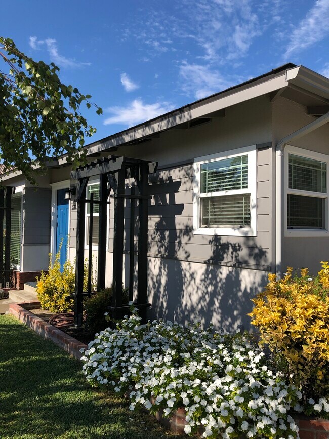 Building Photo - 5700 Noel Dr