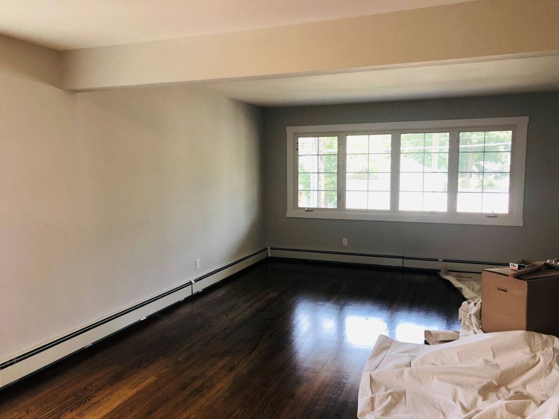 38 1st St, Glen Cove, NY 11542 House for Rent in Glen Cove, NY