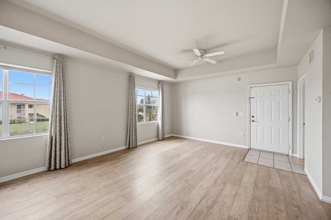 Foto del edificio - 2/2 condo with beautiful water views available now for an annual lease