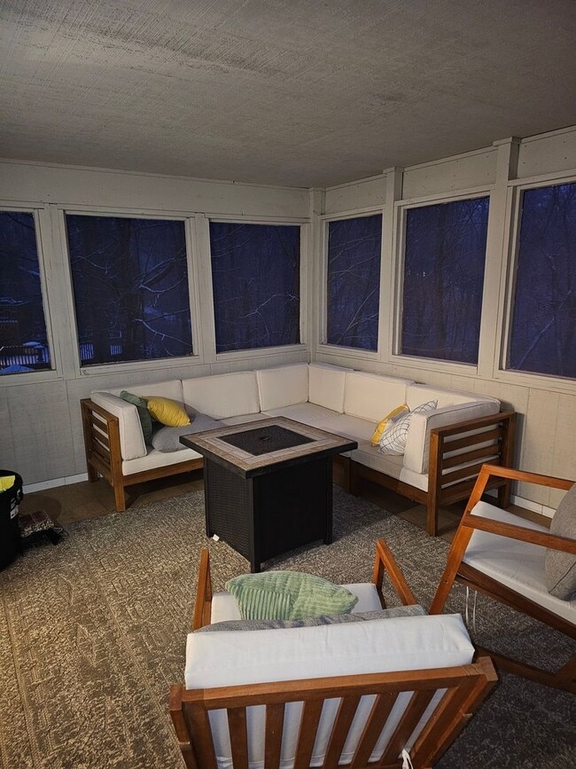 Foto del edificio - Remarkable 5 Bedroom Home For Rent in Mentor